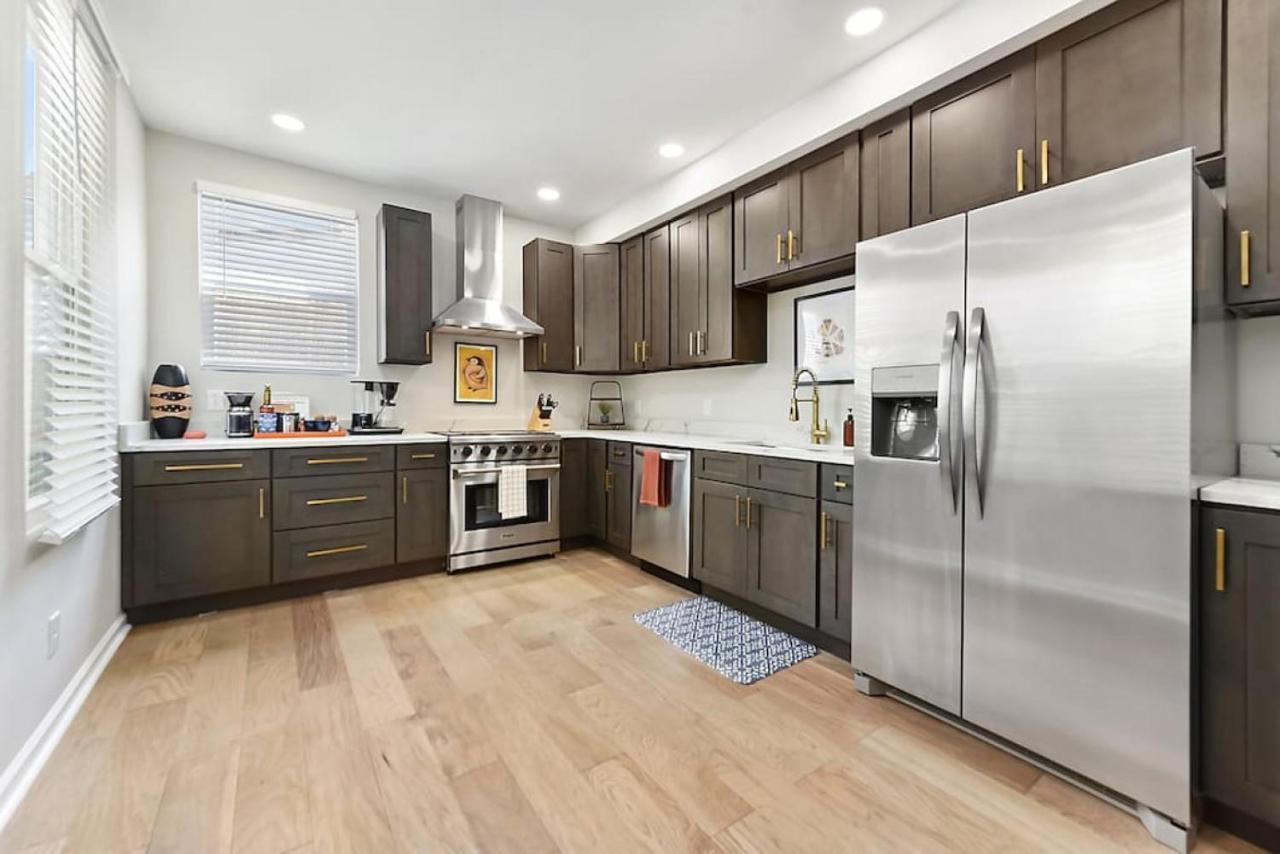 Ferienhaus Hostwise - The Peralta - Brand New, Great Kitchen, Theater Pittsburgh
